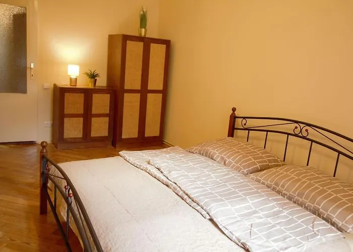 Comfort 2Bedrooms Quite Place!-Vinohrady