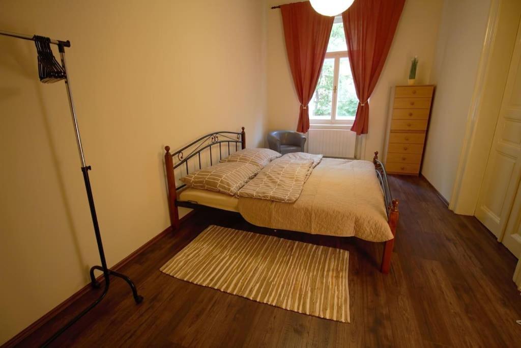 Comfort 2bedrooms Quite Place!-vinohrady Апартаменти *