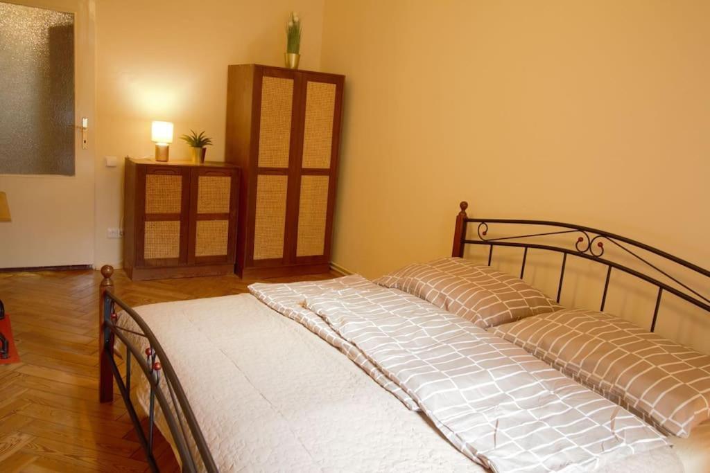 Comfort 2bedrooms Quite Place!-vinohrady * Прага