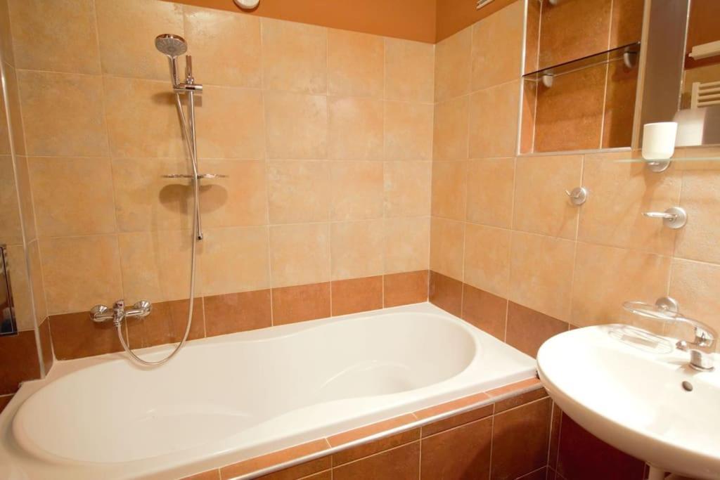 Comfort 2bedrooms Quite Place!-vinohrady Praga