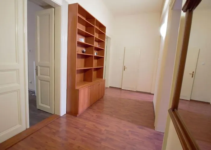 Comfort 2Bedrooms Quite Place!-Vinohrady