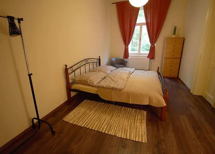 Comfort 2Bedrooms Quite Place!-Vinohrady